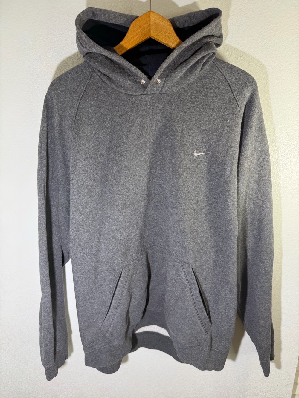 Vintage 2000s Nike Gray Pullover Hoodie with Small Swoosh